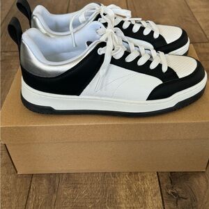 New! Steve Madden Sneaker Black Multi Size 8 Renigade